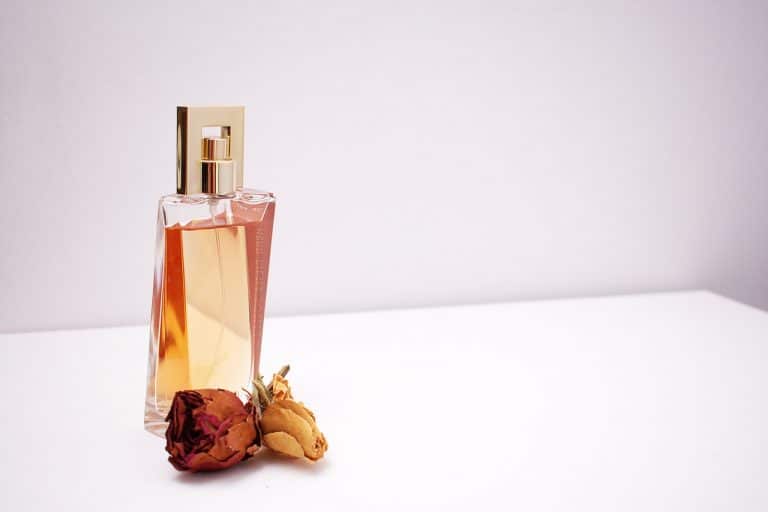 les parfumeurs savent que pour fixer une sensation et pouvoir l'évoquer lorsque le temps passe, il n'y a rien de tel que d'utiliser un parfum. Selon vous quelle est la différence entre un parfum cher et un parfum pas cher ?